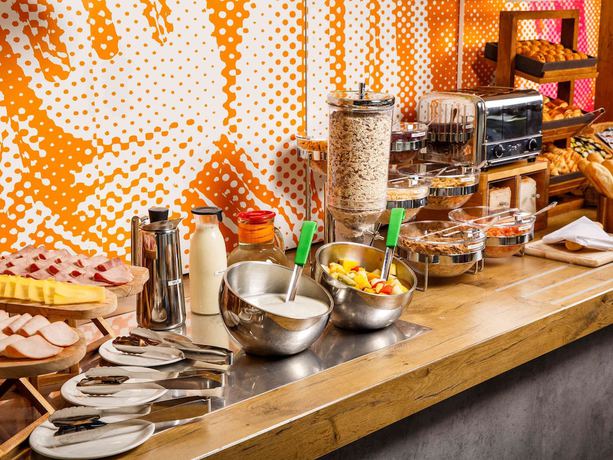 Imagen del bar/restaurante del Hotel ibis budget Portsmouth. Foto 3