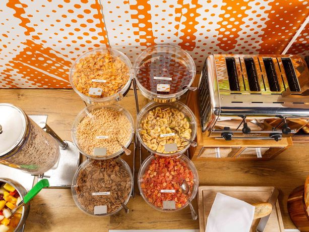 Imagen del bar/restaurante del Hotel ibis budget Portsmouth. Foto 7