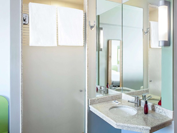 Imagen de la habitación del Hotel ibis budget Rio de Janeiro Nova America. Foto 11
