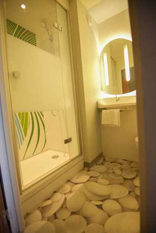 Imagen de la habitación del Hotel ibis budget Saint Martin de Crau Porte de Camargue. Foto 10