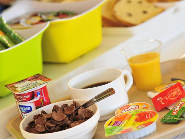 Imagen del bar/restaurante del Hotel ibis budget Saint Martin de Crau Porte de Camargue. Foto 8