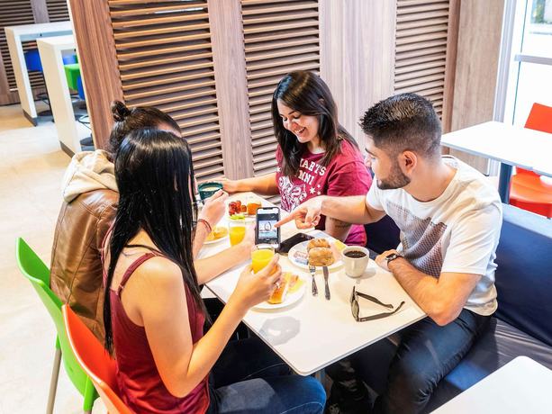 Imagen del bar/restaurante del Hotel ibis budget S&atilde;o Caetano. Foto 4