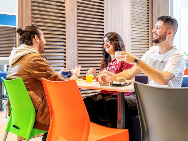 Imagen del bar/restaurante del Hotel ibis budget S&atilde;o Caetano. Foto 9