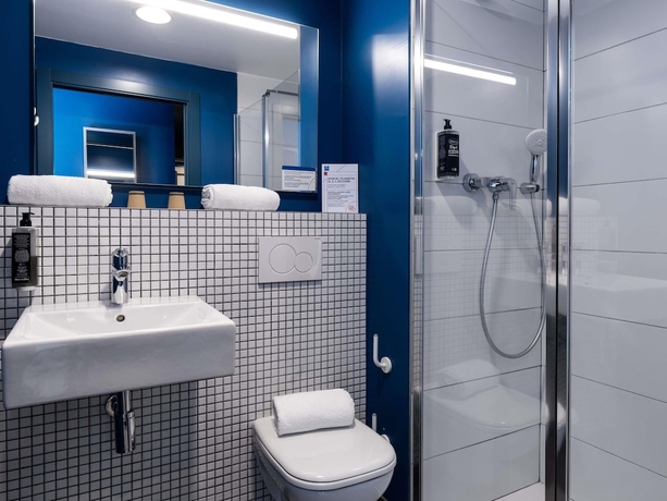 Imagen de la habitación del Hotel ibis budget Valencia Centro Puerto. Foto 7