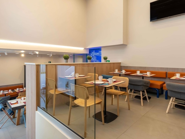 Imagen de la habitación del Hotel ibis budget Valencia Centro Puerto. Foto 12