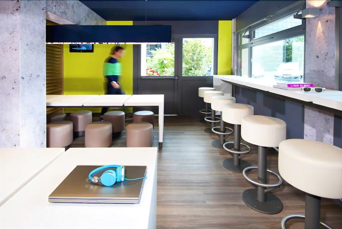 Imagen del bar/restaurante del Hotel ibis budget Velizy. Foto 2