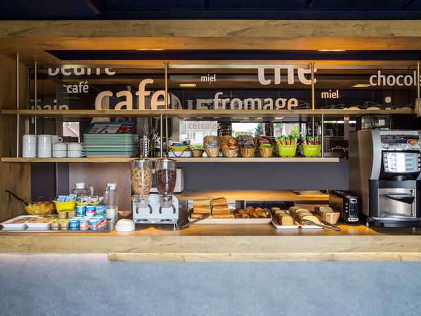 Imagen del bar/restaurante del Hotel ibis budget Versailles Chateau Saint Cyr. Foto 10