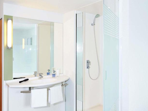 Imagen de la habitación del Hotel ibis budget Zurich City West. Foto 3