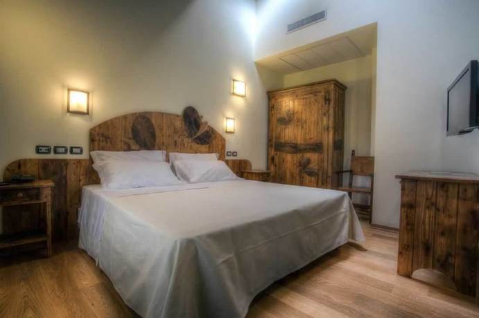Imagen de la habitación del Hotel il Duca del Montefeltro. Foto 3