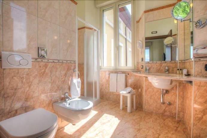 Imagen de la habitación del Hotel il Duca del Montefeltro. Foto 17