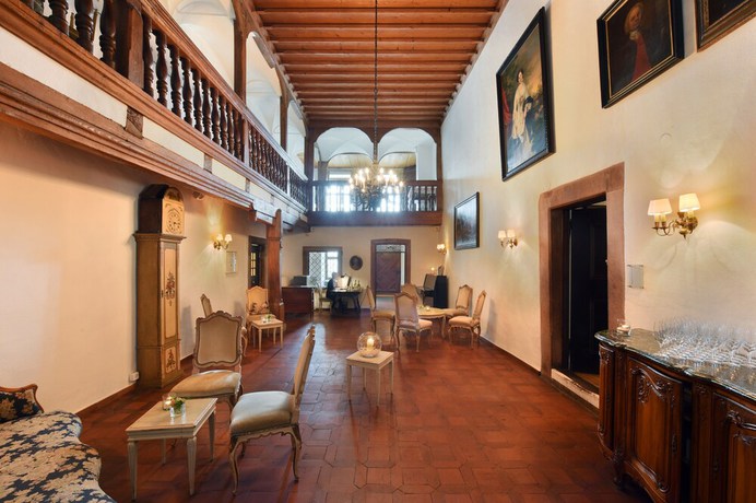 Imagen del bar/restaurante del Hotel im Schlosspark. Foto 2