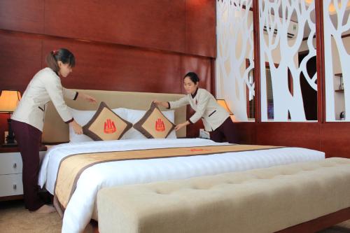 Imagen general del Hotel khách sạn happy kỳ long. Foto 1