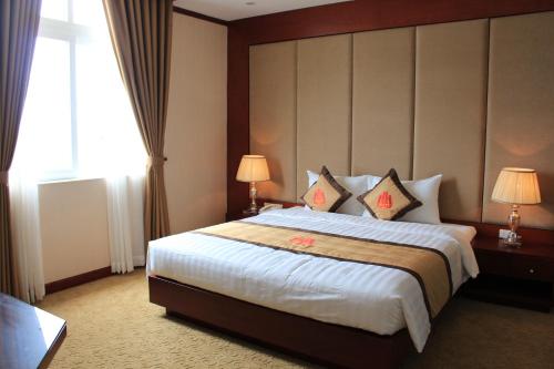 Imagen de la habitación del Hotel kh&aacute;ch sạn happy kỳ long. Foto 11