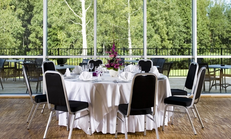 Imagen del bar/restaurante del Hotel l Charlottenberg. Foto 4