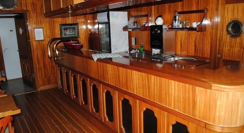 Imagen de los interiores del Hotel l City. Foto 15