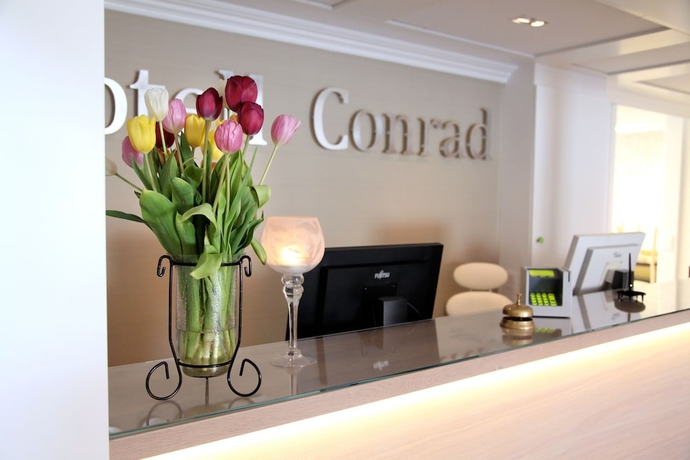 Imagen de los interiores del Hotel l Conrad. Foto 16