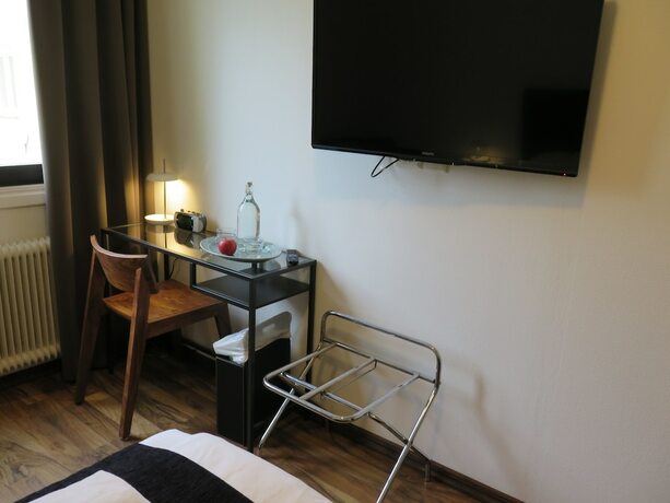 Imagen de la habitación del Hotel l Esplanad. Foto 17