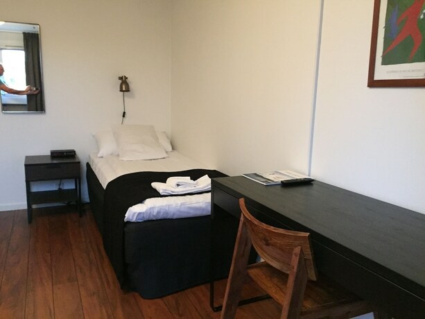 Imagen de la habitación del Hotel l Esplanad. Foto 20