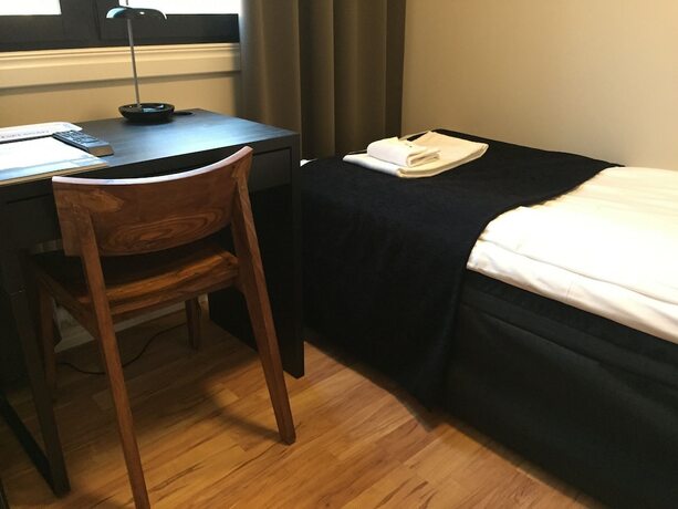 Imagen de la habitación del Hotel l Esplanad. Foto 26