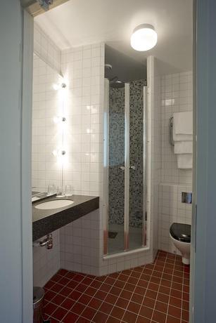 Imagen de la habitación del Hotel l Kristina. Foto 8