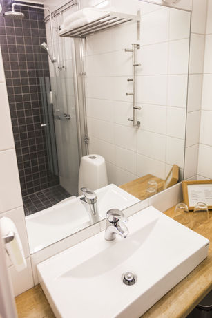 Imagen de los exteriores del Hotel l Lassalyckan. Foto 9