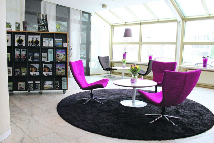 Imagen de los interiores del Hotel l Nissastigen. Foto 9