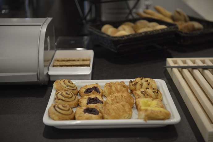 Imagen del bar/restaurante del Hotel l Nova. Foto 10