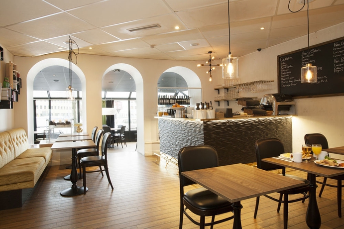 Imagen del bar/restaurante del Hotel l Onyxen. Foto 2