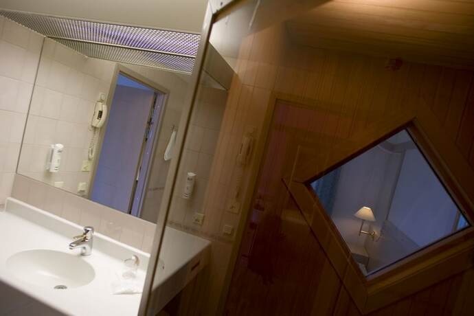 Imagen de la habitación del Hotel l Valhall. Foto 16