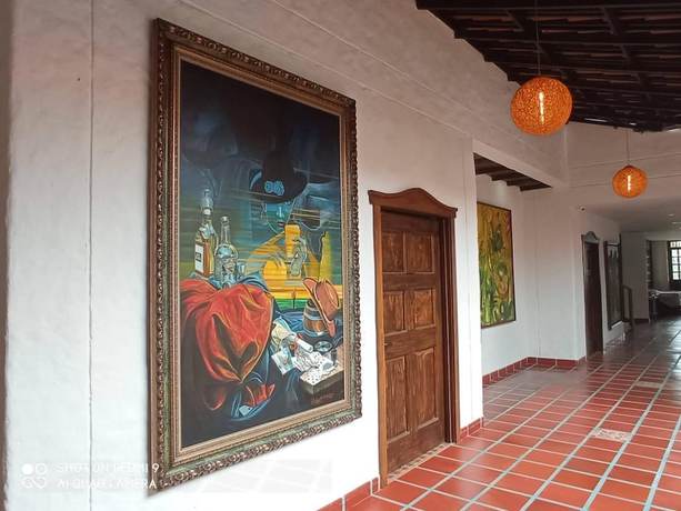 Imagen de los interiores del Hotel la Casona Monta&ntilde;esa. Foto 19