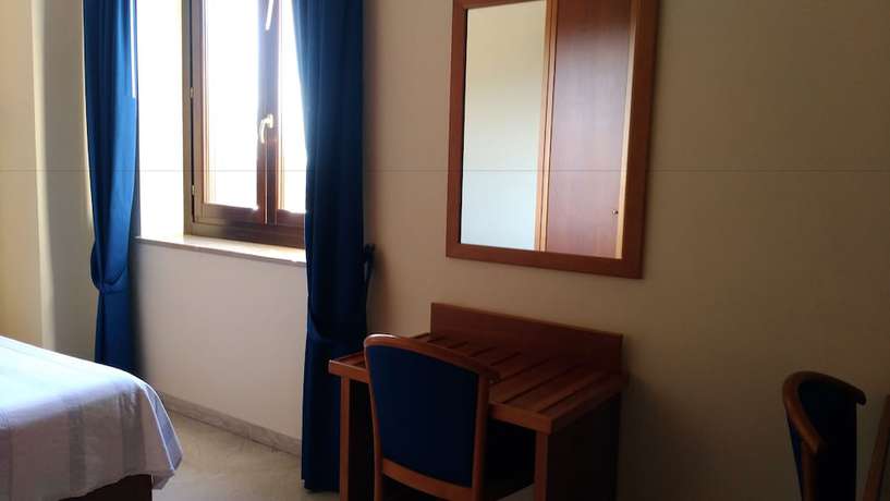 Imagen de la habitación del Hotel la Falconara. Foto 12