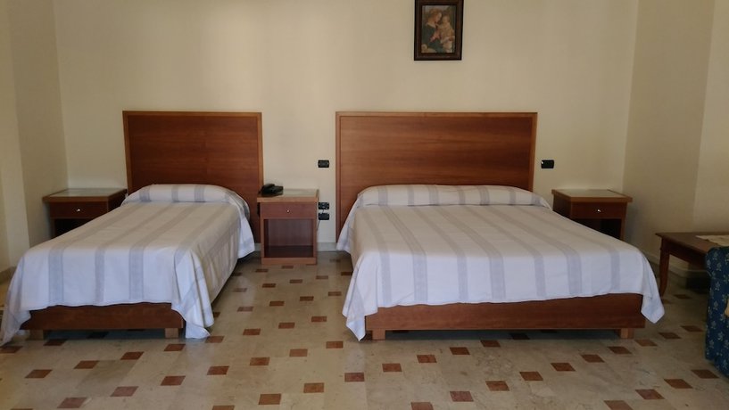 Imagen de la habitación del Hotel la Falconara. Foto 20