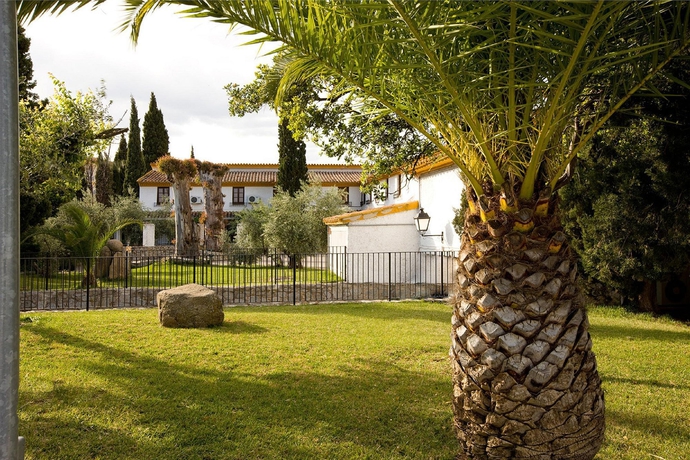 Imagen de los exteriores del Hotel la Perdiz. Foto 11