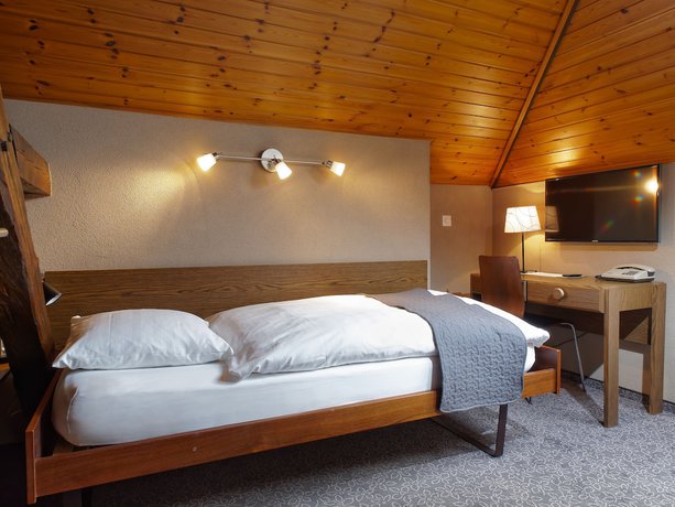 Imagen de la habitación del Hotel la Suite, Payerne. Foto 6