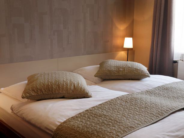 Imagen de la habitación del Hotel la Suite, Payerne. Foto 12
