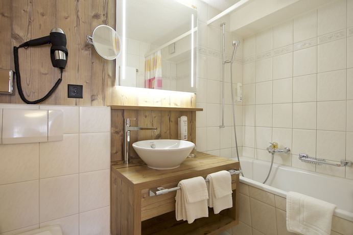 Imagen de la habitación del Hotel la couronne Hotel and Spa. Foto 11