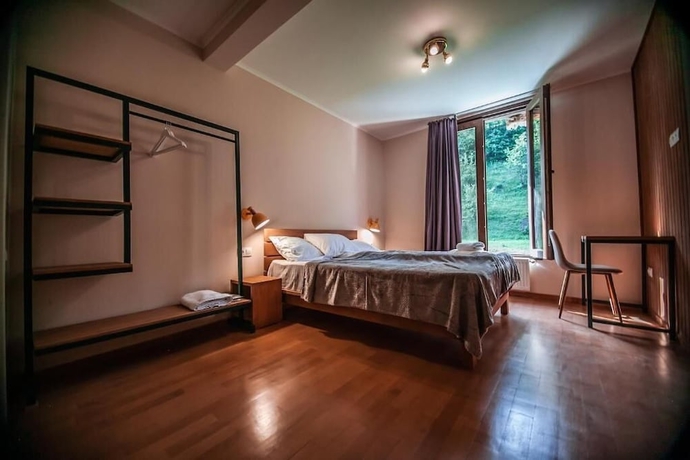 Imagen de la habitación del Hotel latour Mestia. Foto 14