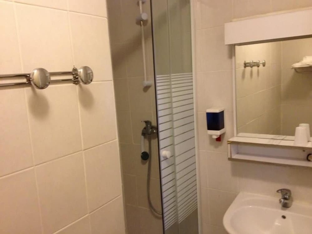 Imagen de la habitación del Hotel le Bristol, Valenciennes. Foto 15