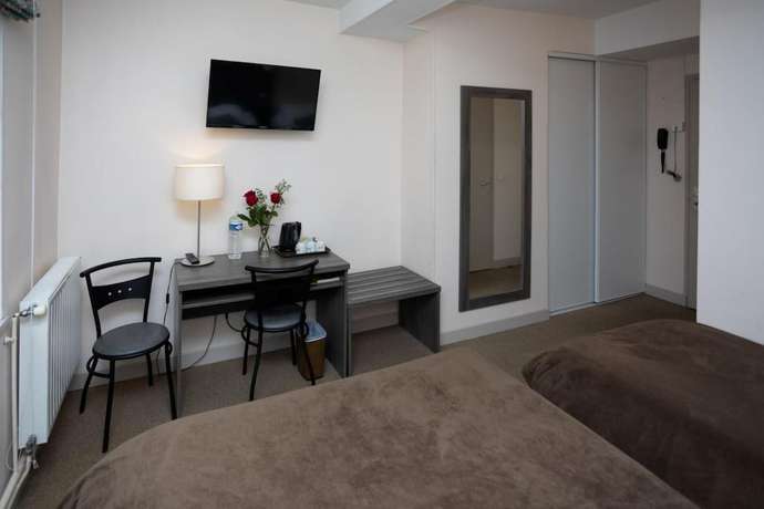 Imagen de la habitación del Hotel le Carnot, Bolbec. Foto 2