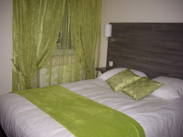 Imagen de la habitación del Hotel le Carnot, Bolbec. Foto 5