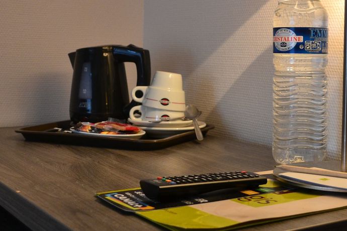 Imagen de la habitación del Hotel le Carnot, Bolbec. Foto 13