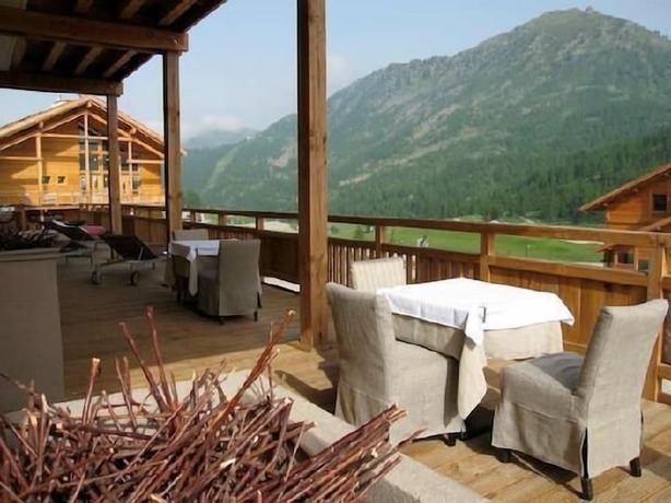 Imagen de los exteriores del Hotel le Chalet Blanc, Montgen&egrave;vre. Foto 10