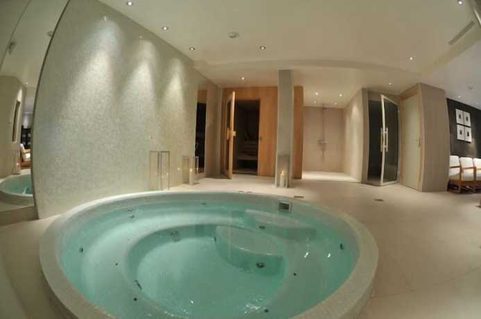Imagen de la piscina del Hotel le Chalet Blanc, Montgen&egrave;vre. Foto 13