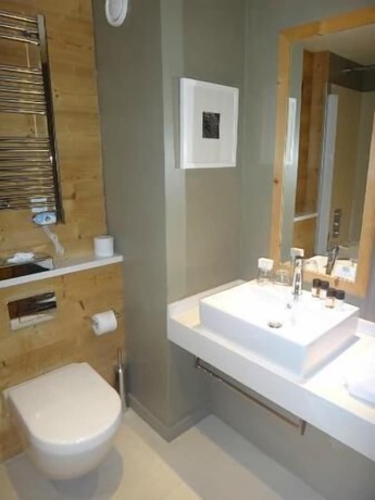 Imagen de la habitación del Hotel le Chalet Blanc, Montgen&egrave;vre. Foto 8