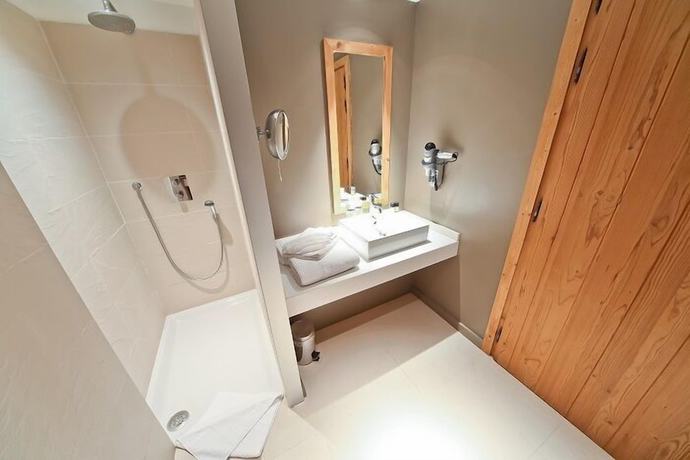 Imagen de la habitación del Hotel le Chalet Blanc, Montgen&egrave;vre. Foto 9