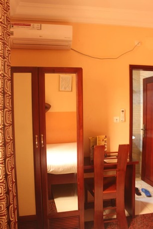 Imagen general del Hotel le Kremlin. Foto 3