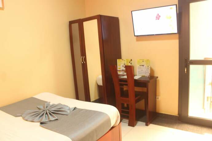 Imagen de la habitación del Hotel le Kremlin. Foto 19
