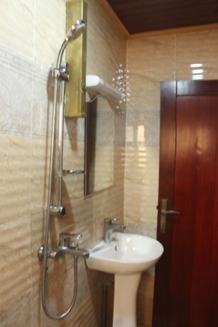Imagen general del Hotel le Kremlin. Foto 11
