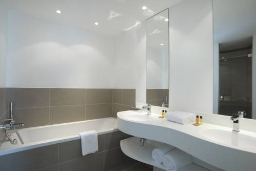 Imagen de la habitación del Hotel l'&eacute;chapp&eacute;e belle. Foto 12