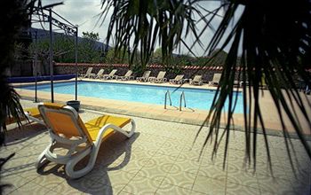 Imagen de la piscina del Hotel lerie Du Ch&acirc;teau De Floure and Spa. Foto 5